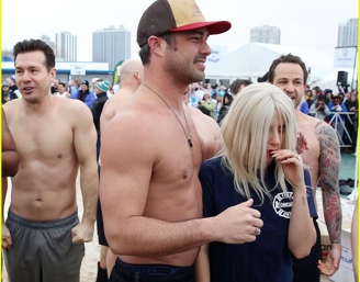 Леди Гага и Тейлор Кинни попали в объектив фотокамеры