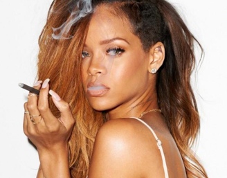 Rihanna выложила в своем Instagram два ролика