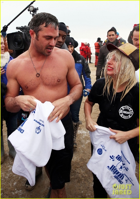 Леди Гага на купаниях