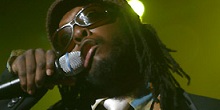Will.I.am поможет пострадавшим от американской экономики