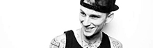 MGK выступил с треком “Lace Up” на MTV2